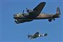 Et britisk bombefly af modellen Avro Lancaster (i forgrunden) og et Spitfire-fly fløj 5. juni 2014 over Normandiet i Nordvestfrankrig i en fejring af 70-året for D-day. Et formodet flyvrag, der kan være et Lancaster-fly, er fundet i havet ud for Langeland. (Arkivfoto).