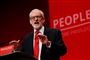 Labours leder, Jeremy Corbyn, kræver på Labours landsmøde i Brighton, at premierminister Boris Johnson bør træde tilbage øjeblikkeligt.