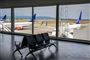SAS Norge Kabinforening samt Norwegian Kabineforening beretter om et stigende problem med passagerer, der drikker medbragt alkohol på flyet. (Arkivfoto).
