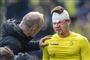 Niels Frederiksen tjekker Dominik Kaiser, efter at tyskeren var blevet ramt af Rasmus Falks støvleknopper.