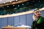 - Hvis du spørger, hvordan jeg har det nu, så er jeg træt, og jeg har brug for et glas rødvin, siger Margrethe Vestager efter en lang høring i EU-Parlamentet, som har givet hende grønt lys til EU-job.