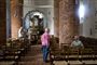 En kirke i Østjylland er blevet udsat for et usædvanligt stolekup natten til torsdag. Knap en uge efter er 123 af stolene fundet.