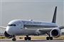 Singapore Airlines udbyder verdens længste direkte flyrute. Den går fra Singapore til New York og tager 18 timer og 30 minutter.