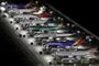 En række parkerede Boeing 737 MAX-fly ses her i Seattle i den amerikanske delstat Washington. Boeing håber at kunne sende flyet i luften igen i løbet af årets sidste måneder (Arkivfoto).