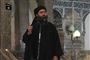 Billedet viser angiveligt IS-leder Abu Bakr al-Baghdadi i en propagandavideo fra 2014. Lederen blev dræbt natten til søndag af det amerikanske militær. (Arkivfoto)
