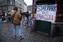 Børn og forældre fra Sjælsmark ses her til demonstration i januar i København. Nu skal en ny aftale sikre børnene på udrejsecentret bedre vilkår. (Arkivfoto).