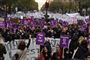 Tusinder var lørdag på gaderne i Paris for at protestere mod drab på kvinder og vold i hjemmet. Blandt demonstranterne sås billeder af nogle af de kvinder, der blev ofre for en mands, partners eller ekspartners drab.