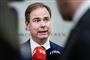 Finansminister Nicolai Wammen (S) må fredag lægge sig fladt ned, efter at Finansministeriet har lavet en regnefejl, der fik EU's budget til at se 5,8 milliarder kroner større ud, end det var.