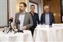 Aarhus-borgmester Jacob Bundsgaard (S) (til venstre), Henrik Lind fra Lind Invest og Jens Bjerg Sørensen fra Salling Fondene (til højre) fremlagde mandag planerne for et nyt stadion i Aarhus.