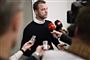 Morten Østergaard fra De Radikale taler med pressen søndag aften før forhandlingerne om finansloven.
