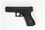 12 gaspistoler, der var omdannet, så de lignede Glock-pistoler og kunne skyde med skarpt, to revolvere og tre kilo kokain var noget af det, som politiet fandt i en villa i Skævinge i Nordjsælland. (Arkivfoto).