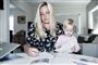 Selvstændige og freelancere, der får børn, skal fremover have mulighed for at holde barsel fra deres virksomhed. (Arkivfoto).