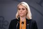 Forsvarsminister Trine Bramsen (S) udskyder sin rejse til Grønland som følge af den verserende sag om manglende kontrol og svindel i Forsvarsministeriets Ejendomsstyrelse. Det skriver Forsvarsministeriet i en pressemeddelelse.