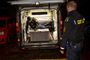 Betjente arbejder onsdag aften med at samle tekniske beviser fra en opgang i Valby. Det er ikke bekræftet, om det er et af de omkring 20 steder i Danmark, der har været involveret i en større anti-terror-aktion onsdag.