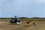 Redningsarbejdere fra politiet i New Zealand returnerer til lufthavnen i Whakatane efter søndagens eftersøgningsoperation på White Island. To personer savnes fortsat efter vulkanudbruddet mandag.