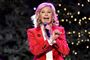 71-årige Olivia Newton-John er "ekstremt begejstret, beæret og taknemmelig" for at modtage det såkaldte "damehood". Her ses hun ved en juleparade i Hollywood i 2016.