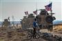 TYRKISKE TANKS KØRTE IND I SYRIEN: Kampvogne med amerikanske flag rullede i oktober ud af det nordøstlige Syrien. Få dage senere kørte tyrkiske kampvogne ind i landet. Offensiven var rettet mod de kurdiske områder, der grænser op til Tyrkiet, og planen var at skubbe kurderne væk. Angrebet fik kritik fra regeringsledere og ngo'er, mens Tyrkiet kaldte de kurdiske militsfolk for terrorister. Den kurdiske SDF-milits er USA's allierede i Syrien og har en stor del af æren for, at Islamisk Stat er nedkæmpet i Syrien.

