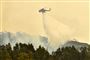 Det er et stort arbejde at slukke de mange skovbrande i Australien. Helikoptere har de seneste dage hjulpet med at slukke brandene i New South Wales ved at smide vand ned på flammerne. Men på grund af tårnhøje temperaturer og knastør jord, er det næsten umuligt for brandfolk at kontrollere brandene.