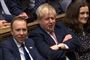Interessen for torsdagens afstemning om lovgrundlaget for Boris Johnsons EU-aftale var til at overse - både i parlamentet og i de britiske medier, der har prioriteret stor nyhed fra kongehuset.