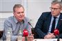 Statsrevisor Frank Aaen (EL, tv.) mener efter nye sager om svindel, at der er behov for, at flere sæt øjne ser på sager, inden penge bliver udbetalt. (Arkivfoto)