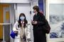Flyrejsende fra Kina bar masker, da de fredag landede i Ivalo lufthavn i det nordlige Finland. Dagen forinden havde to kinesere fra Wuhan opsøgte en lægeklinik i Ivalo med symptomer på influenza.