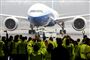 Det 77 meter lange fly landede i Seattle foran hundredvis af jublende Boeing-ansatte efter mere end tre timer i luften.