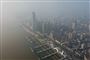 Wuhan er en by med 11 millioner indbyggere i det centrale Kina. Det smittefarlige coronavirus menes at være opstået blandt dyr, der sælges på byens markeder. Den har derefter spredt sig til mennesker.