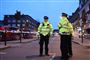 Politiet i London skød og dræbte søndag en mand, som forinden havde stukket to personer ned.  Her ses politifok bevogte det afspærrede gerningssted. Den formodede gerningsmand var for nylig blevet løsladt fra et fængsel før tid.