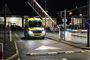 Her forlader den første ambulance lufthavnen, efter at de ti danske borgere landede i Roskilde Lufthavn, efter at de er blevet evakueret fra den virusramte Hubei-provins i Kina.