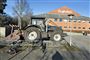 En pige blev ramt af en buskrydder monteret på denne traktor, da hun befandt sig i et buskads ved Gug Skole. (Arkivfoto)