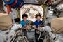 Astronauterne Christina Koch (til højre) og Jessica Meir ses her, dagen før at de den 18. oktober 2019 skrev rumhistorie ved at gennemføre den første rent kvindelige rumvandring.