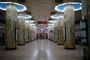 Metrostationen Jianguomen i den kinesiske hovedstad, Beijing, ligger næsten øde hen som følge af coronavirusset, der plager landet.