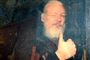 WikiLeaks-stifter Julian Assange ses her, da han ankom til retten i Westminster i London 11. april.