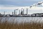 Cementfabrikken Aalborg Portand står får otte procent af CO2-udledningen i Danmark. Det udslip skal ifølge EU-Kommissionen mindskes, og derfor kan det blive muligt for Danmark at få støtte til at omstrukturere den nordjyske cementfabrik for at mindske udslippet. (Arkivfoto)