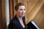 Statsminister Mette Frederiksen (S) vil skulle svare på, hvorfor Finansministeriets pressechef Sigga Nolsøe er fortid i ministeriet, når statsministeren skal i forespørgelsesdebat i Folketinget.