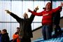 Coronaviruskrisen i Storbritannien kan angiveligt vare frem til foråret 2021. Her ses fodboldfans under en kamp mellem Halifax Town og Ebbsfleet Town lørdag.