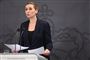 Statsminister Mette Frederiksen (S) præsenterer tirsdag aften nye tiltag for at bekæmpe coronavirus i Danmark.