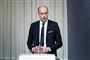 Sundheds- og ældreminister Magnus Heunicke (S) skærer igennem og siger i et radioprogram på P1, at anbefalinger fra WHO om at teste flere også gælder Danmark, selv om Sundhedsstyrelsens direktør har givet anden melding.