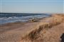 Bil kørte ud over skrænt – endte på stranden