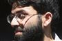 Den britisk fødte Sheik Omar under den appelsag i Karachi, hvor han ifølge sin advokat har fået omstødt døsstraffen for at have halshugget den amerikanske journalist Daniel Pearl.