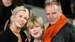 Her er Marianne Faithfull fotograferet mellem sangeren Sting og hans hustru, skuespilleren og instruktøren Trudie Styler, i 2006.
