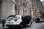 Politi i New York holder vagt foran St. Patrick Cathedral, der i lighed med mange andre kirker i USA er lukket for påskegudstjeneste palmesøndag på grund af coronaudbruddet.