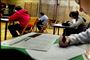 Eksamen for de ældste elever i folkeskolen bliver aflyst i år og i stedet erstattet af årskarakterer.