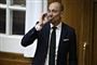 Sundheds- og ældreminister Magnus Heunicke (S) har forlænget det forsamlingsforbud mod over 10 personer, der er indført under coronakrisen.