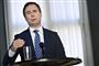 Finansminister Nicolai Wammen (S) har torsdag præsenteret regeringens bud på, hvor meget den danske vækst bliver ramt af coronavirus i år.
