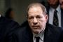 Weinstein ses her forlade retten i New York City tilbage i januar.