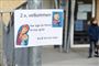 Forældre må ikke komme med ind på Læssøesgades Skole i Aarhus første skoledag efter påske. Børnene må gå ind alene, så der er mindre risiko for at sprede coronavirus.
