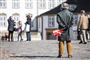 Dronning Margrethe holdt sin tale fra Fredensborg Slot, hvor danskere var mødt op med flag for at markere hendes fødselsdag. De stod dog med behørig afstand på grund af coronavirus.