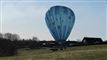 Luftballon nødlandet midt i villakvarter
