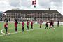 Normale aktiviteter som fodboldtræning kan være guld værd for børn, der har været hårdt ramt af coronakrisen. Her er det en flok helt almindelige unger, der i 2017 trænede med den brasilianske legende Pelé i Gellerupparken i Aarhus. (Arkiv)